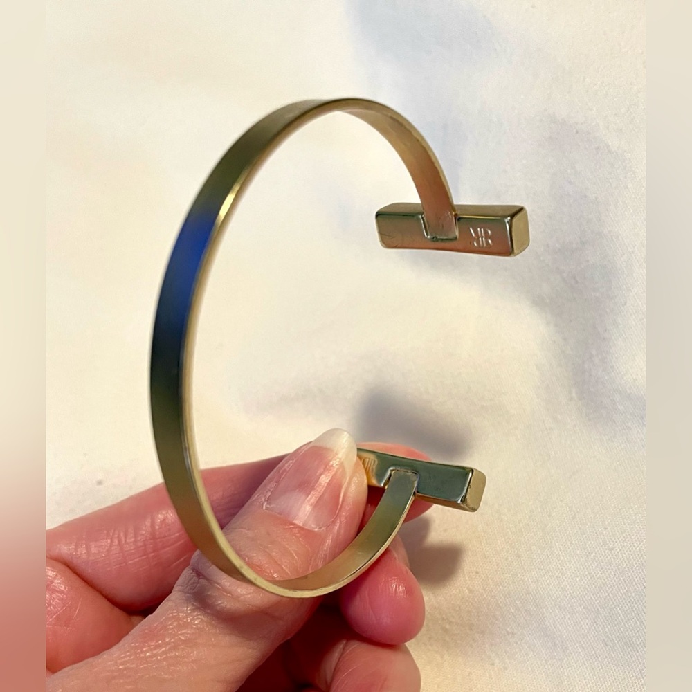 *EUC* Banana Republic Gold Plated Open End “T” Bar Cuff Bracelet-Diameter 2 3/4”